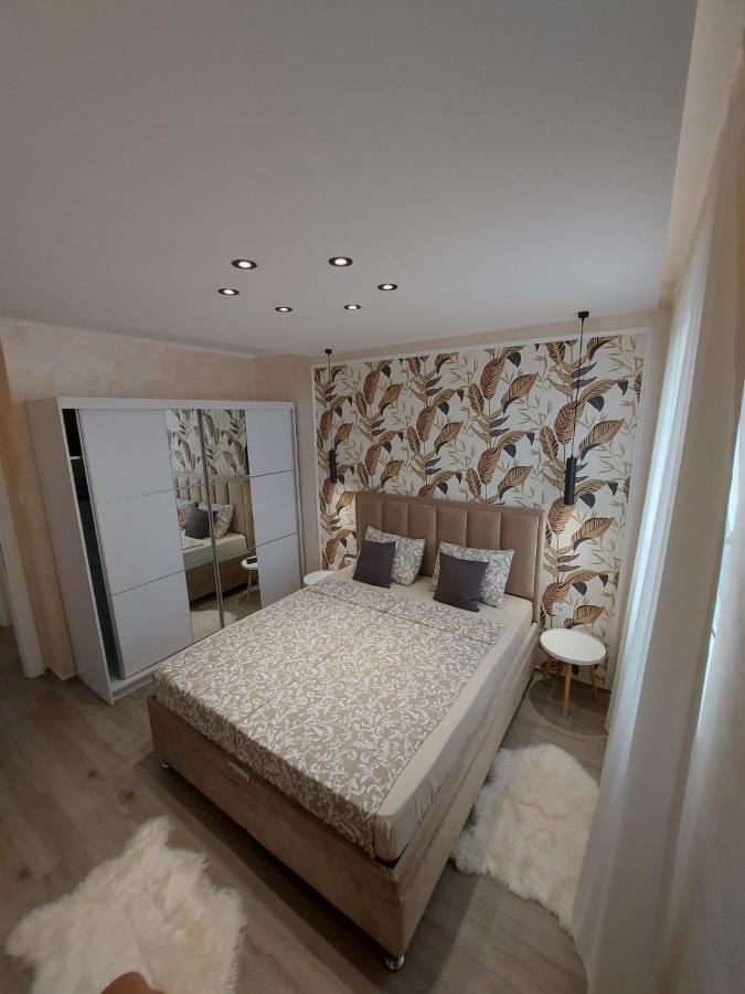 Apartamento Kat Apartman Subotica Exterior foto